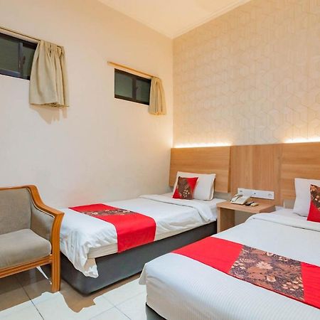 Cihampelas Hotel 2 RedPartner Bandung Exterior foto