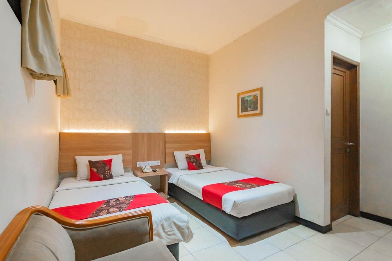 Cihampelas Hotel 2 RedPartner Bandung Exterior foto